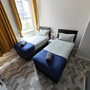 2 Bedroom 2 Bathroom In Old St - Shoreditch - Zone 1 , London United Kingdom